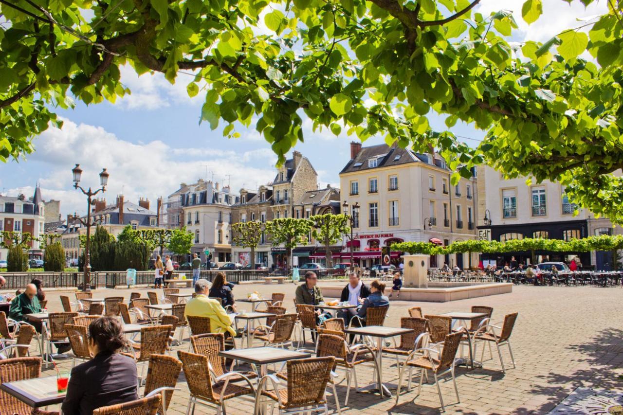 Le Coeur De Reims, La Mairie Et Le Boulingrin
