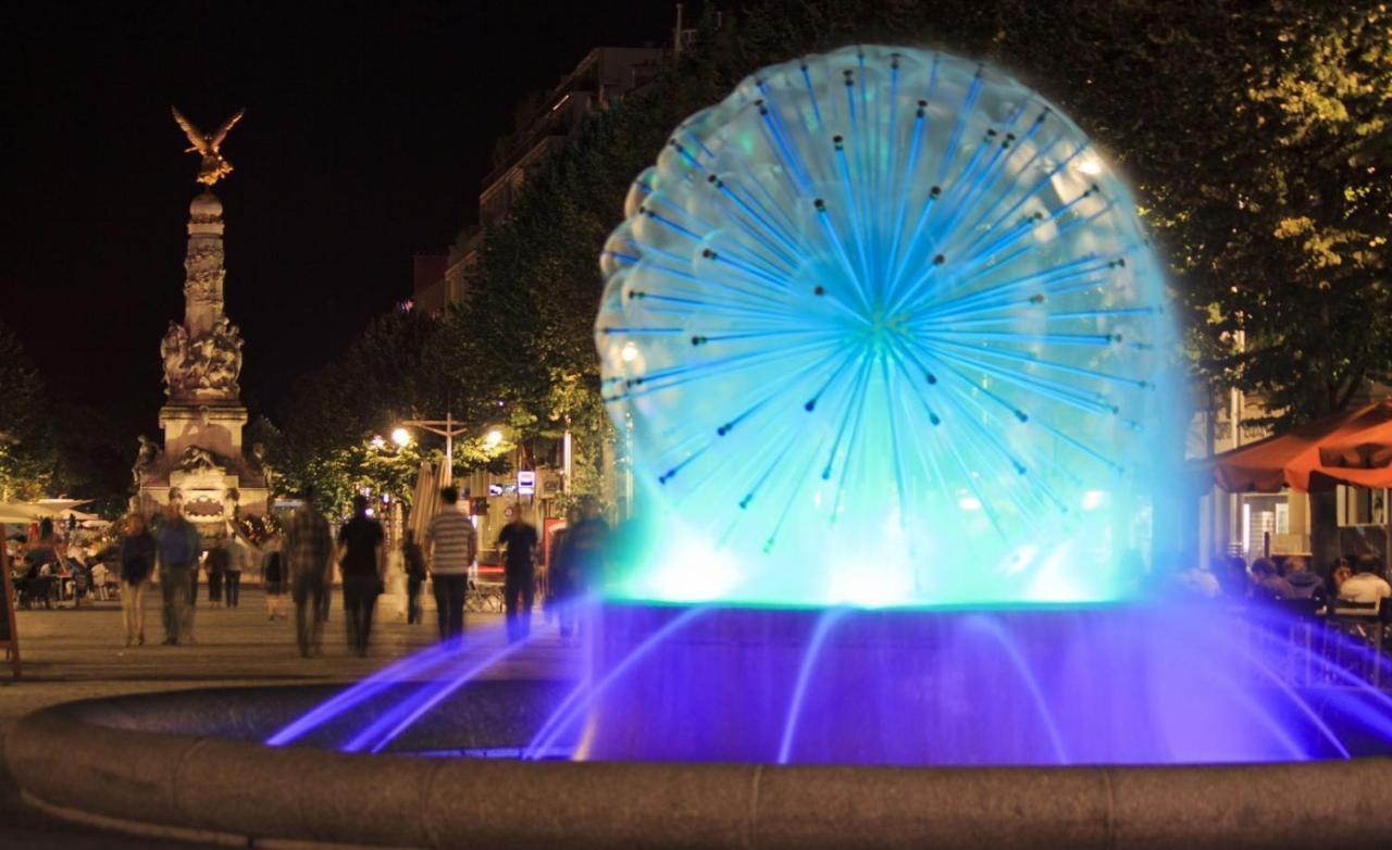 Le Coeur De Reims, La Mairie Et Le Boulingrin Reims